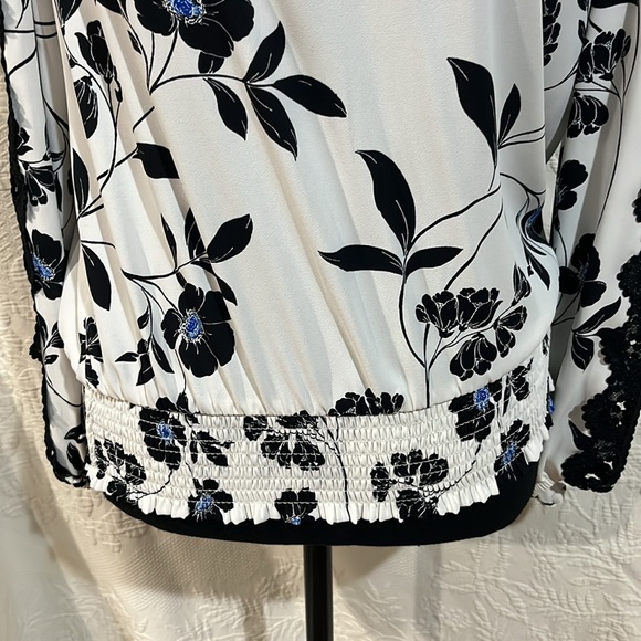 White House Black Market blouse, size XS‎ - Picture 8 of 15